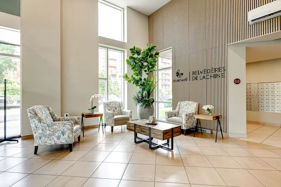 Salon à Chartwell Belvédères de Lachine / Lounge at Chartwell Belvédères de Lachine