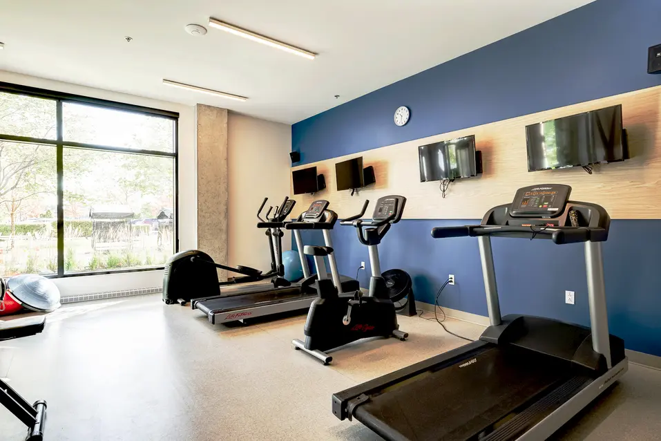 Gym at Chartwell Le Normandie / Gym at Chartwell Le Normandie