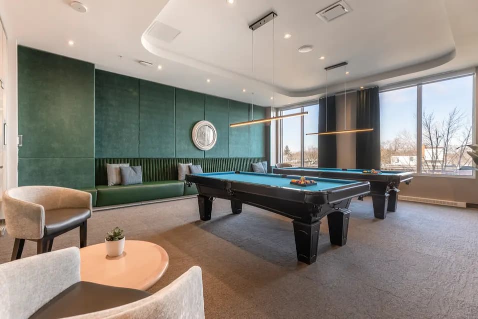 Tables de billard à Chartwell Azalis / Pool tables at Chartwell Azalis