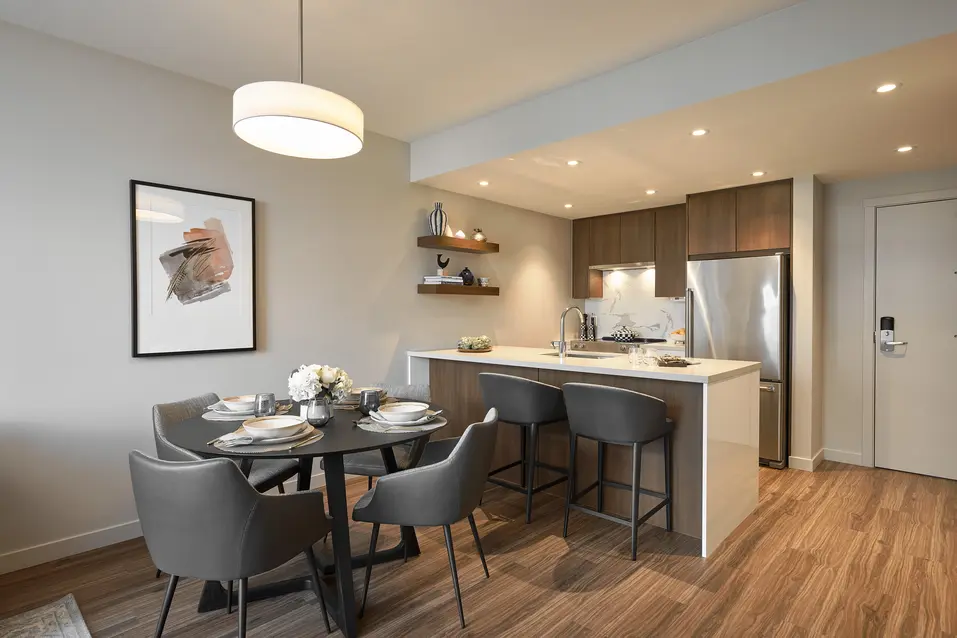 Kitchen and dining areas in a Chartwell Victoria Harbour's suite