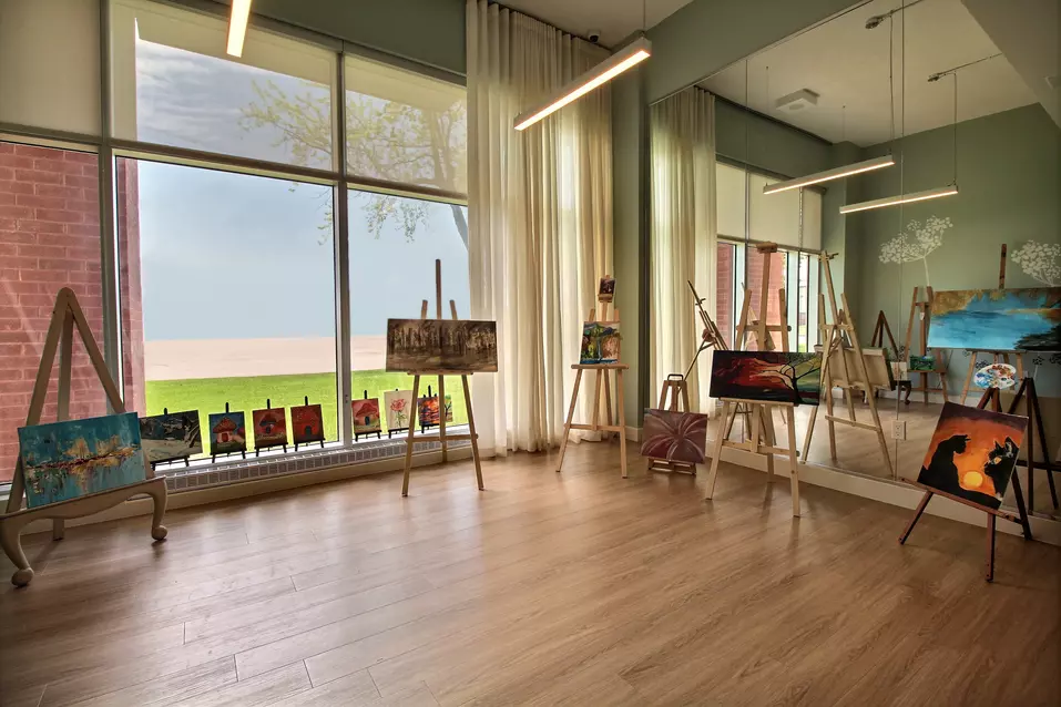Salle de arts Chartwell Le Montcalm résidences pour retraités retirement residence art room