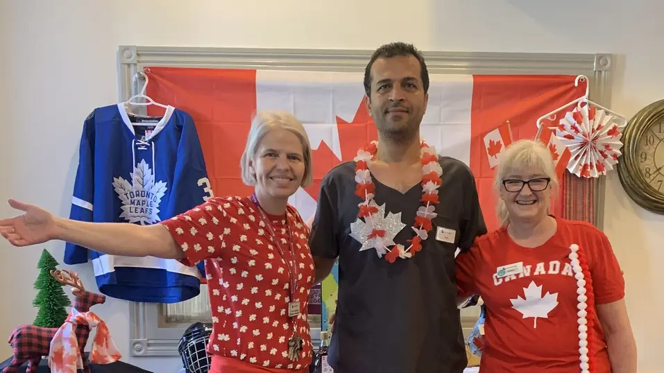 Residents at Chartwell Colonial celebrating Canada Day / Les résidents de Chartwell Colonial célèbrent la fête du Canada
