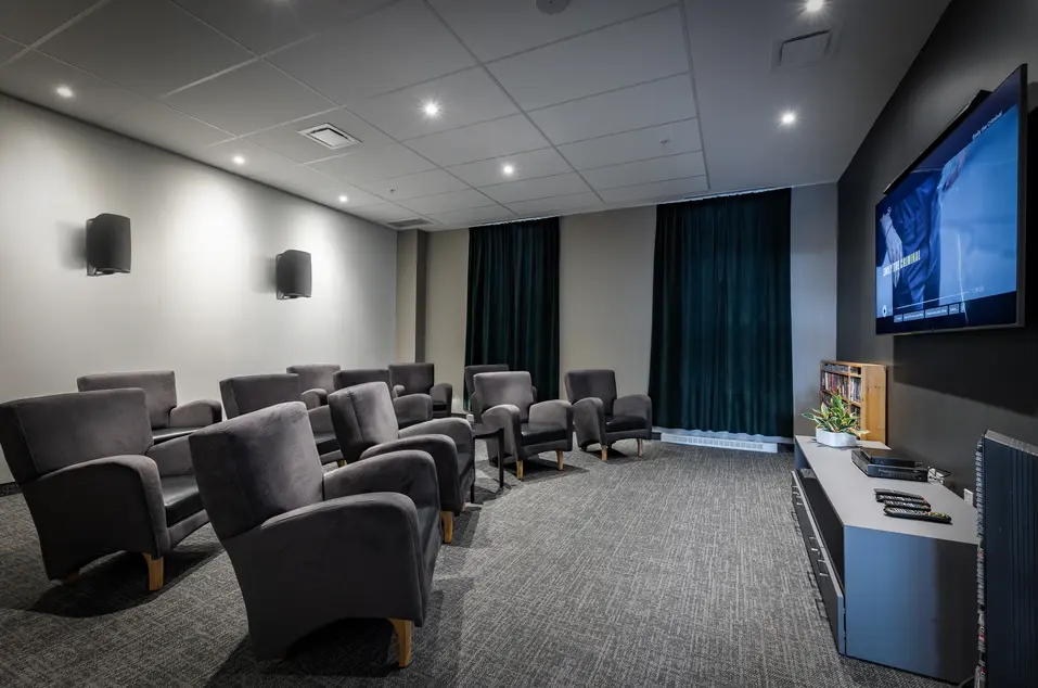 Salle de cinéma à Chartwell Azalis / Theater room at Chartwell Azalis