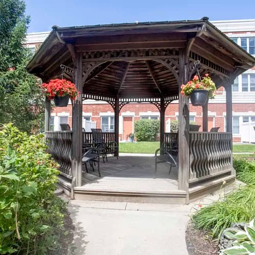 Gazebo at Chartwell Richmond Woods / Gazebo à Chartwell Richmond Woods