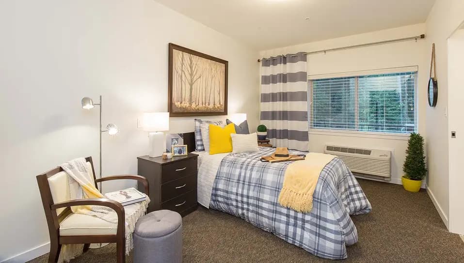 Bedroom at Chartwell Edgewater care residence / Chambre à coucher à la résidence de soins Chartwell Edgewater