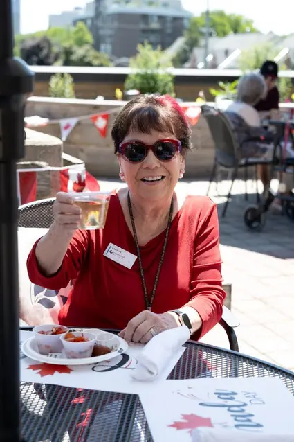 Resident at Chartwell New Edinburgh Square tossing a cup for Canada day / Un résident de Chartwell New Edinburgh Square lance une tasse pour la fête du Canada