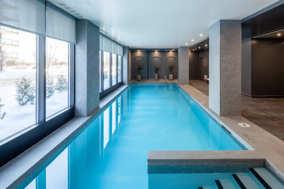 Piscine intérieure à Chartwell Le Florilège / Indoor pool at Chartwell Le Florilège