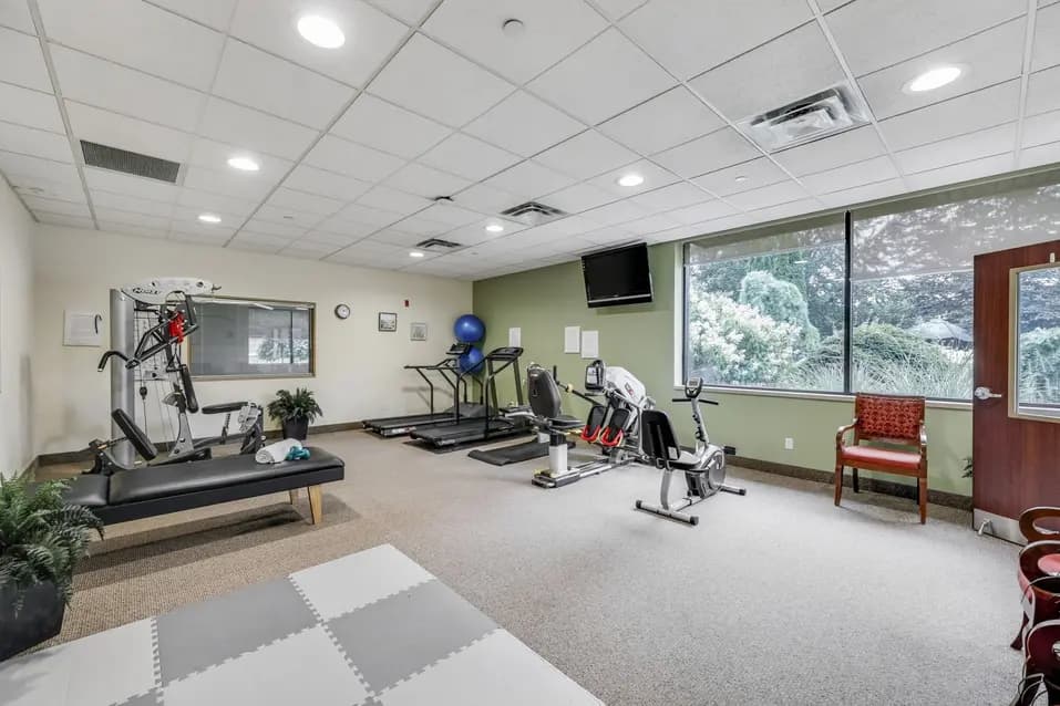 Fitness room at Chartwell Oxford Gardens / Salle de fitness à Chartwell Oxford Gardens