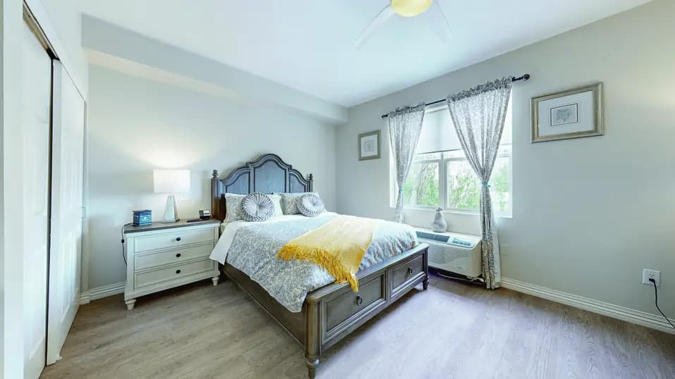 Suite model of bedroom at Chartwell Dufferin Centre