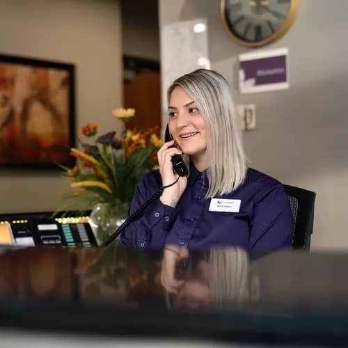 cite-jardin-staff-frontdesk-03