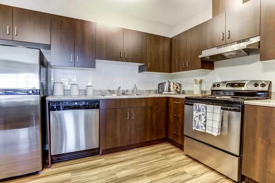 full kitchen at chartwell emerald hills retirement residence