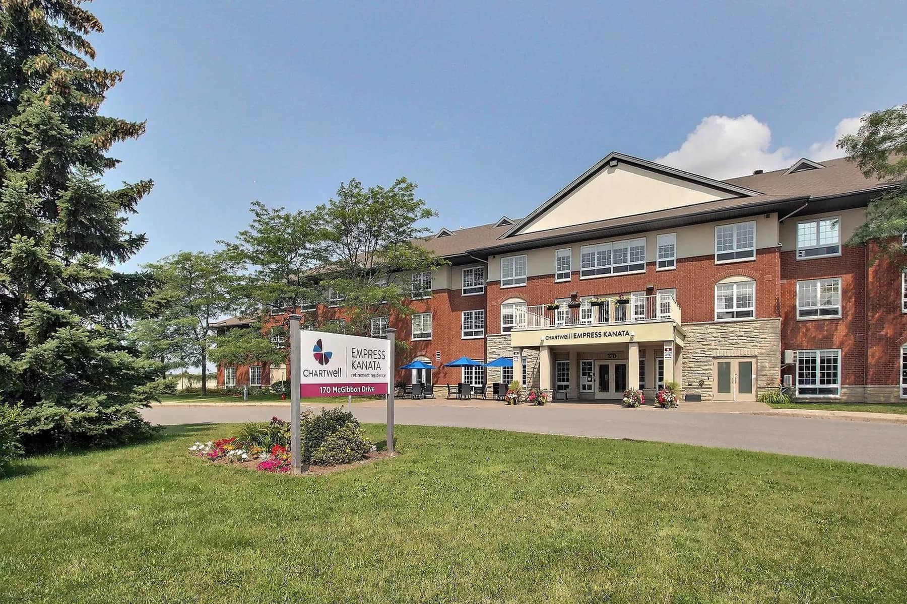 beautiful exterior grounds of chartwell empress kanata retirement residence
