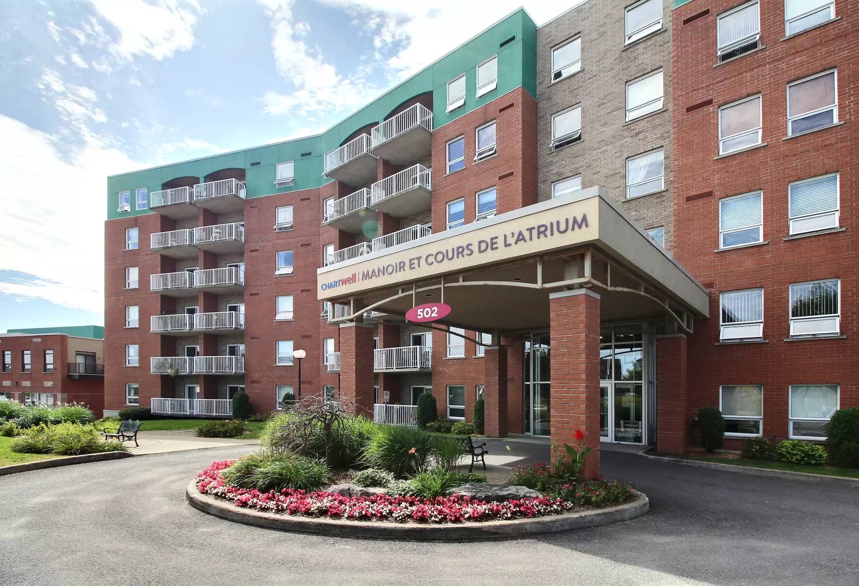 Entrée du Chartwell Manoir et Cours de l'Atrium résidence pour retraités.