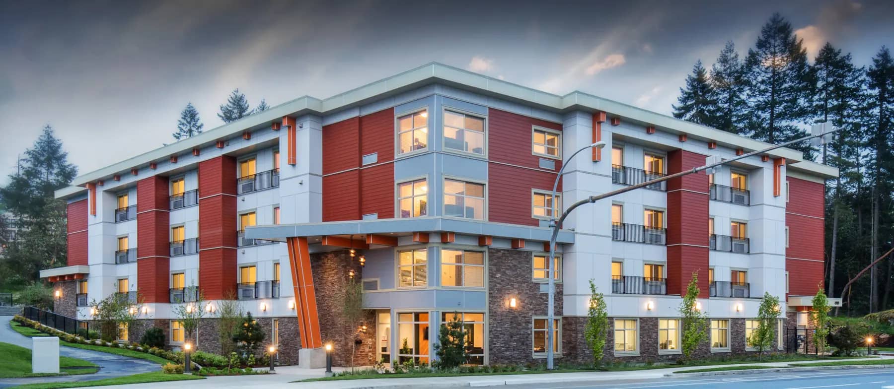Exterior view of the Chartwell Edgewater Care Residence / Vue extérieure de la résidence de soins Chartwell Edgewater