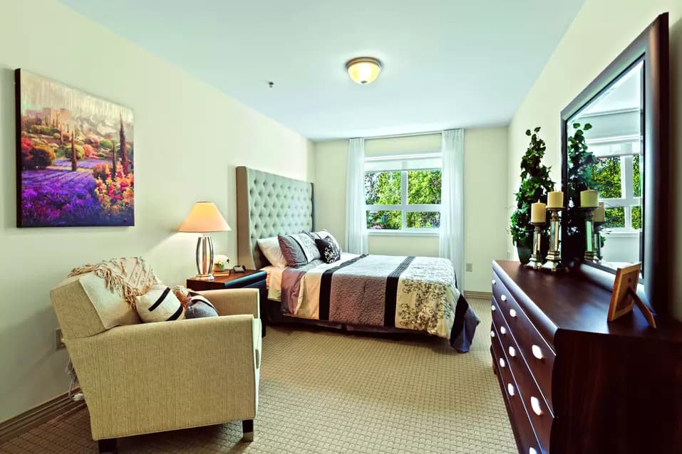 A bedroom of Chartwell Isabella Retirement Residence
