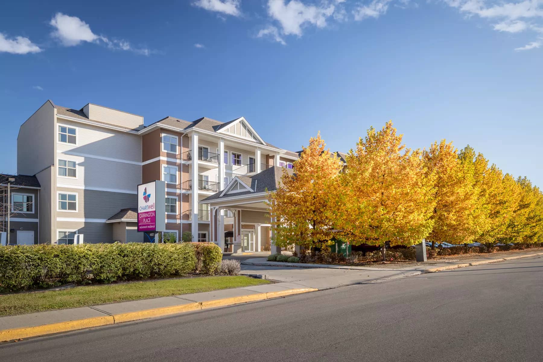 Beautiful exterior of Chartwell Carrington Place Retirement Residence