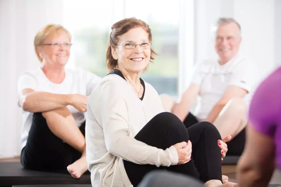 chartwell-senior-woman-sitting-excercise
