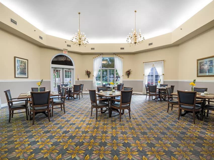 Dining room of Chartwell Oak Park Terrace Retirement Residence