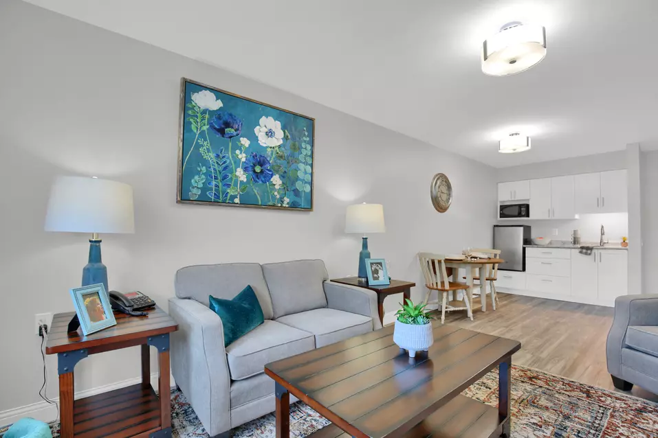 Chartwell Conservatory Pond's model suite living area